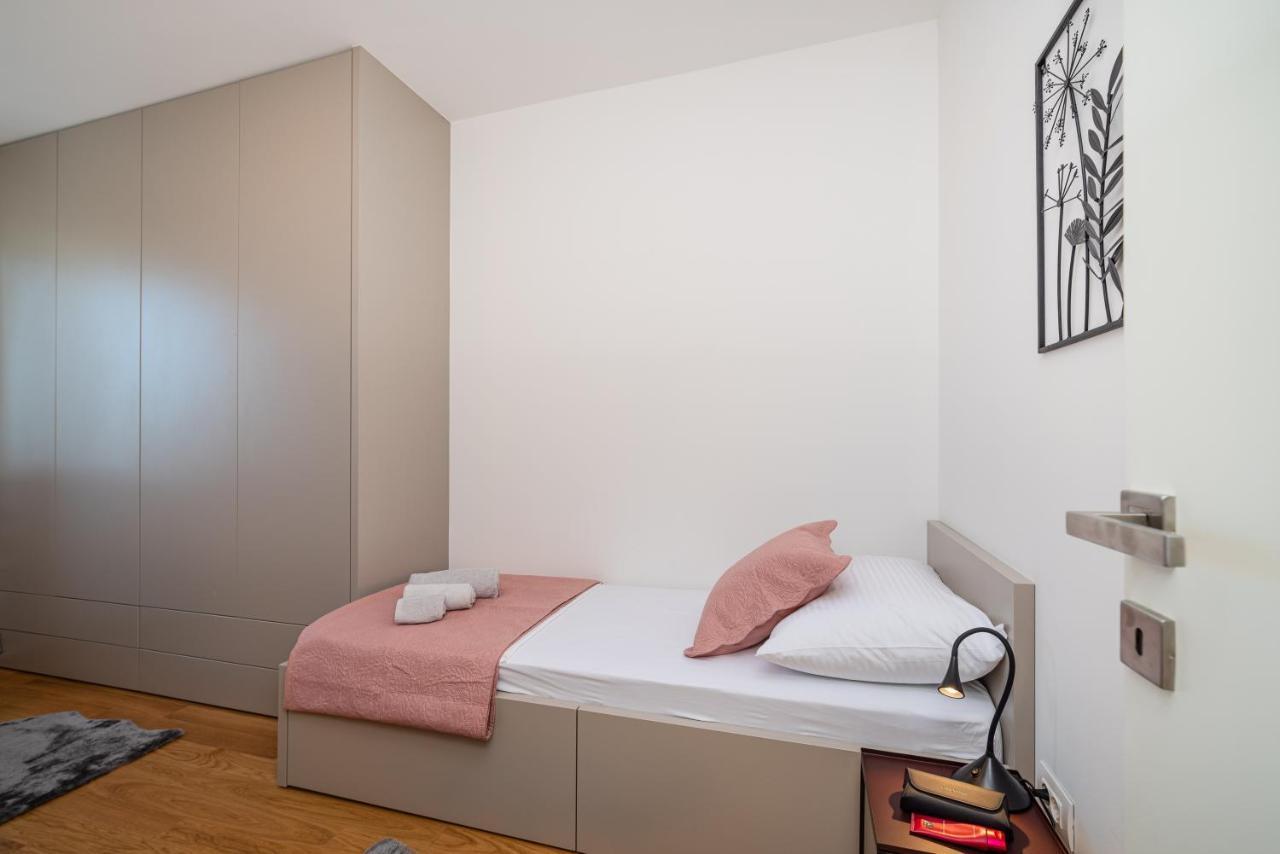 D-Apartment - With Garage And Balcony Zadar Extérieur photo